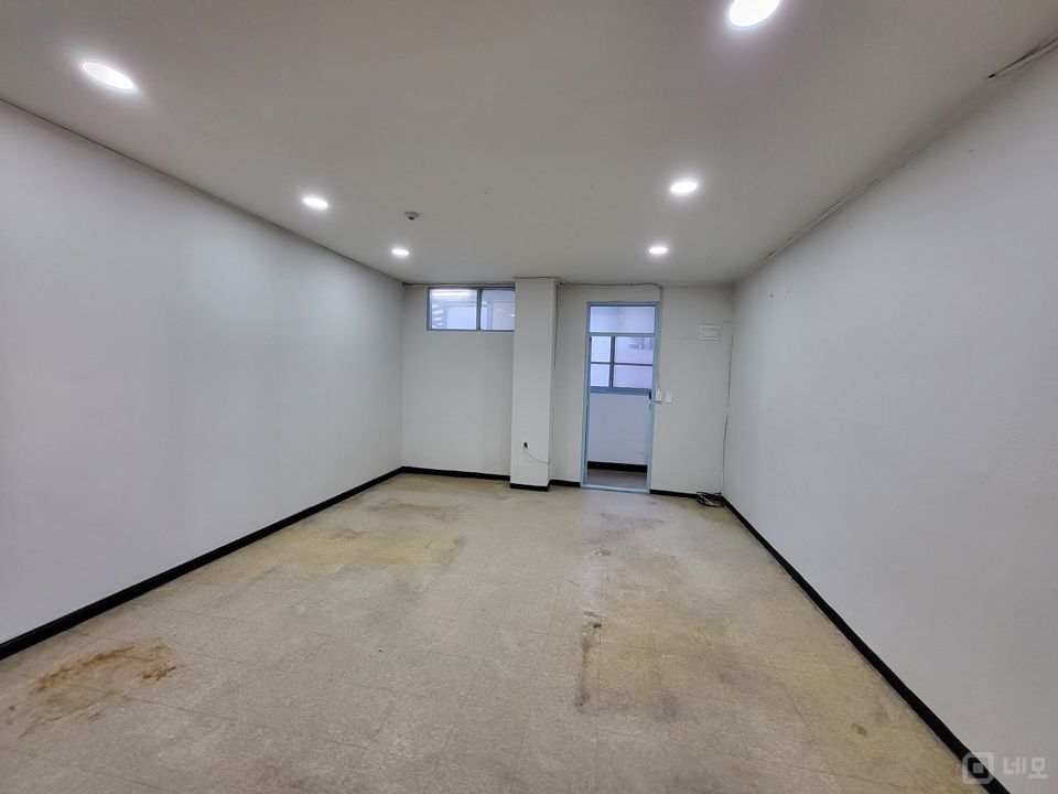 신설동역입구 횡단보앞 3층 깨끗하고 저렴한 사무실 매물의 3번째 사진