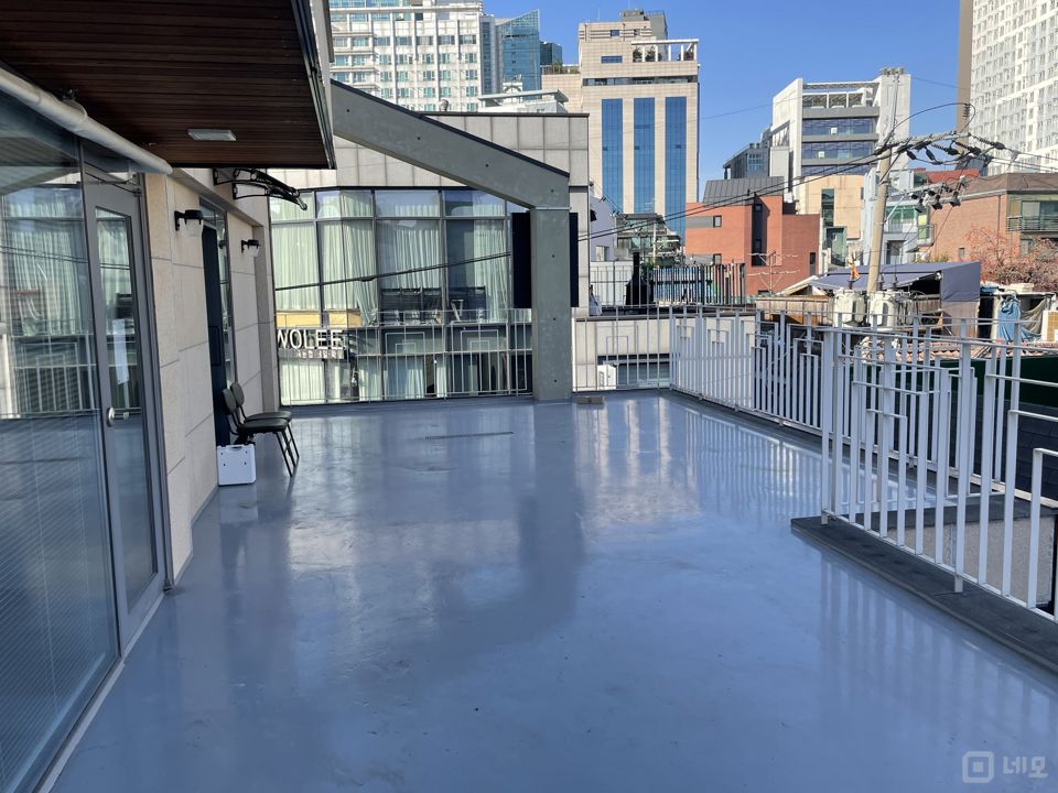 시설집기포함, 최상급 인테리어 완비된 서교동 루프탑바 매물의 8번째 사진