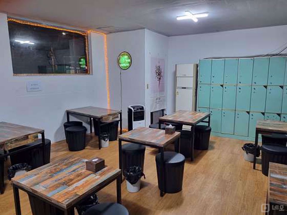 전농동 복합상권에 위치한 실내포차 매물의 2번째 사진