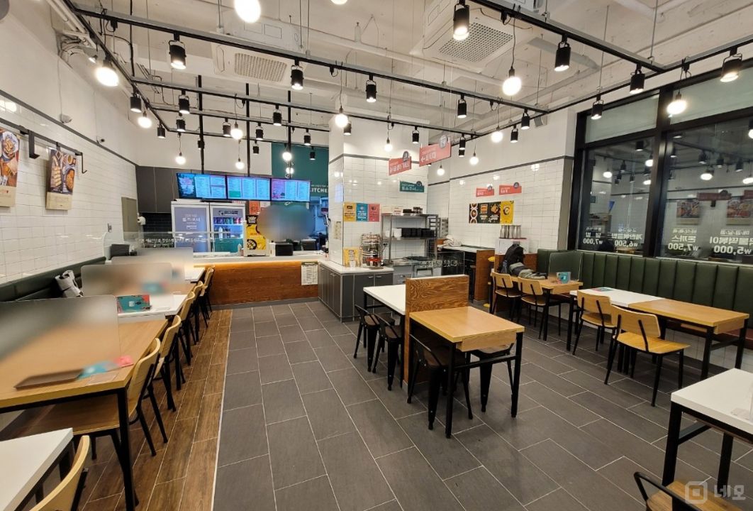 상봉역 앞 초역세권에 위치한 상봉동 1층 분식집 매물의 1번째 사진