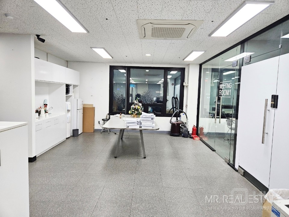 신논현역1분 대로변 무권리인테리어 멋진내외관 ACE 빠른입주 매물의 5번째 사진