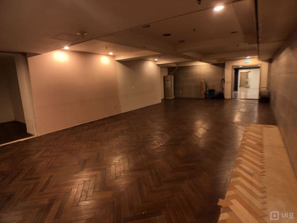 ★압구정로데오역 도보 5분거리 역세권 쾌적하고 깔끔한 사무실 임대★ 매물의 2번째 사진