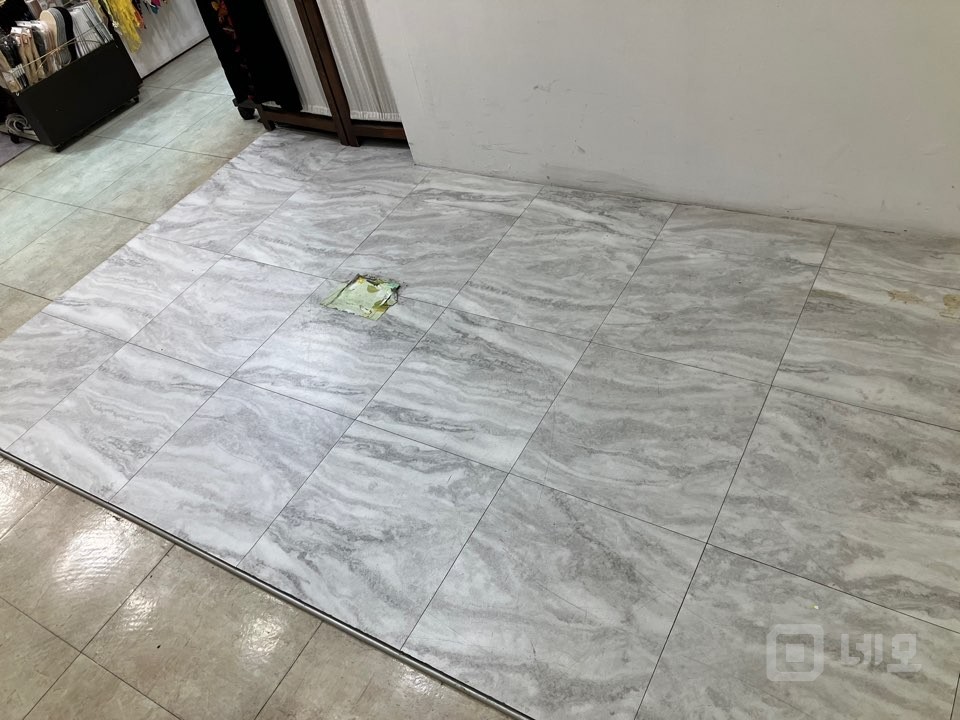 천호동 로데오거리 입구 나비빌딩 내 2층 상가 매매 임대차 구합니다 매물의 8번째 사진