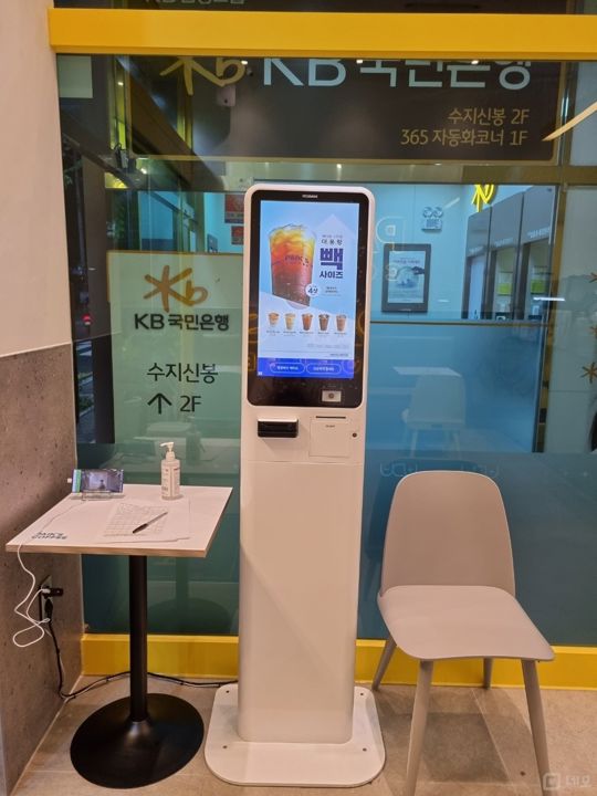신봉동 주거지역 위치, 다수의 대단지 아파트 인접해 단골 많은 카페 매물의 4번째 사진