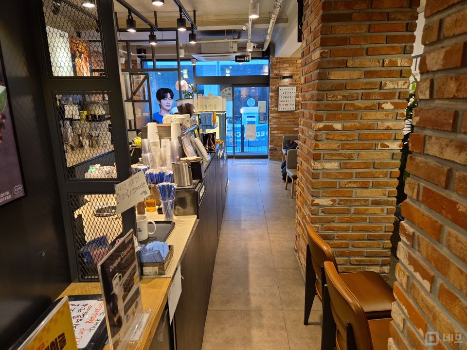 무교동 번화가에 위치한 카페 매물의 1번째 사진