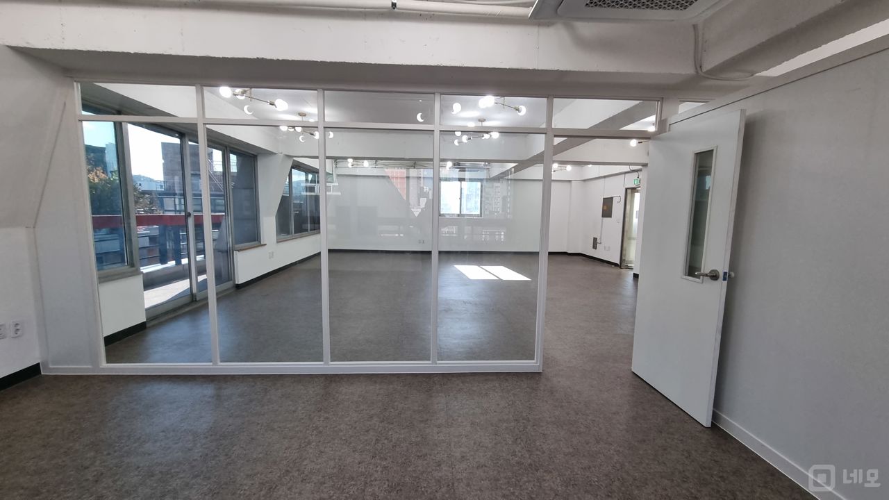 ● 이런 단독 테라스에 환한 내부 정말 놀랍습니다 매물의 3번째 사진