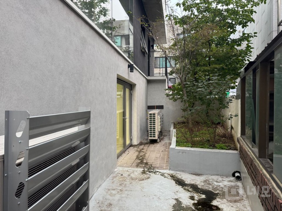 “강남 중심지 1층 매물, 모던 감성 + 즉시 입주 가능” 매물의 19번째 사진