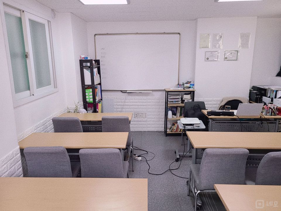 봉천동 코너자리에 위치한 교습소 매물의 1번째 사진