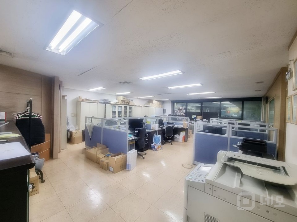  홍대 성산동사거리 대로변 가시성.가성비 아주좋은 독립단층 대형사무실!! 매물의 6번째 사진