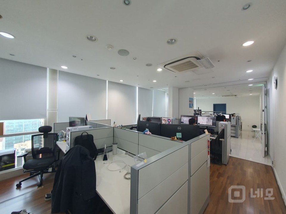 실면적 50평 / 인테리어깔끔 / 월세저렴 / 전망우수 / 천장형냉난방기 매물의 11번째 사진