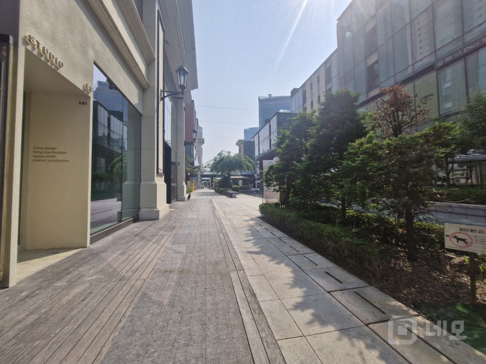 “수변 조망+유럽풍 감성! 송도 커낼워크 1층 상가 임차인 특별모집” 매물의 7번째 사진