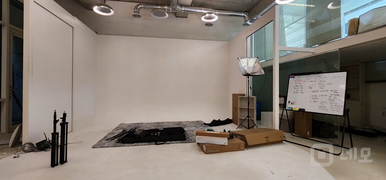 무권리~!! 서교동4M 초고천장 프라이빗 스튜디오 매물의 1번째 사진