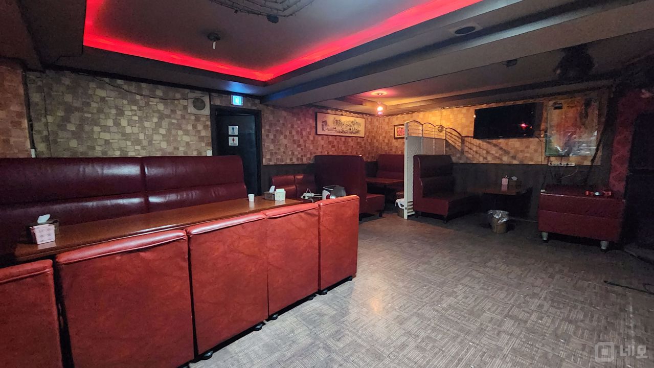 새절역 역세권, 단골고객 많은 노래주점 매물의 3번째 사진