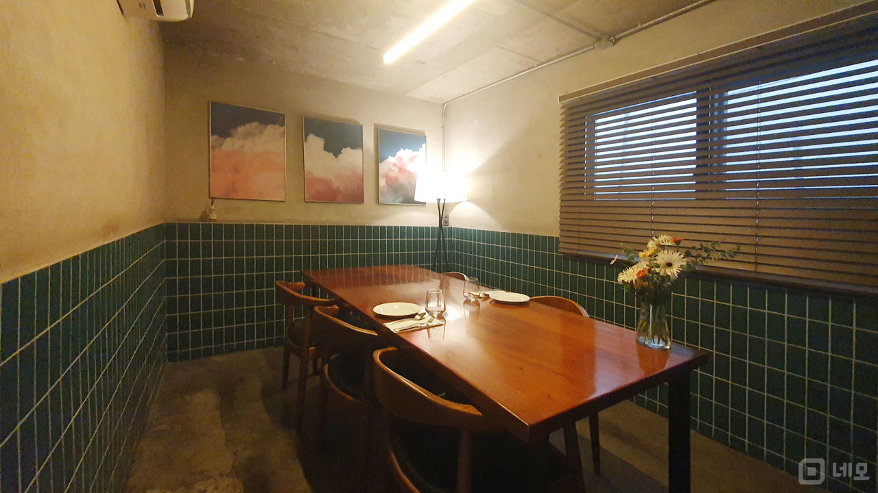 아담하고 세련된 와인바 매물의 9번째 사진