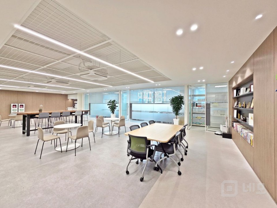 🟧 비현실적인 금액 강남 대로변 대형 오피스가 이 가격에?? 매물의 3번째 사진