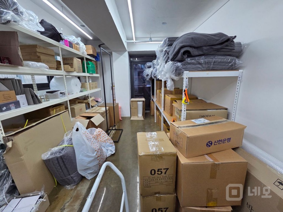 홍대역 도보1분 초역세권 1층 무권리 전용 28평 매물의 8번째 사진