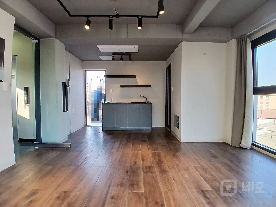 6호선 망원역 도보 10분 신축급 최상의 컨디션 사무실, 작업실 매물의 6번째 사진