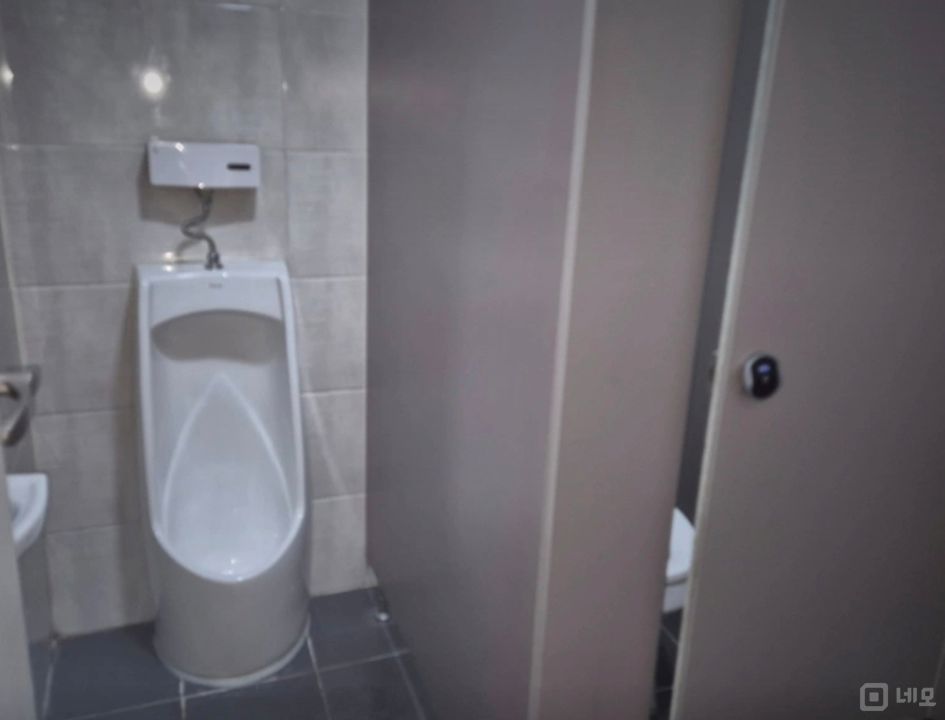 초역세권 먹자골목 내 유동인구 많은 신림동 술집 매물의 10번째 사진