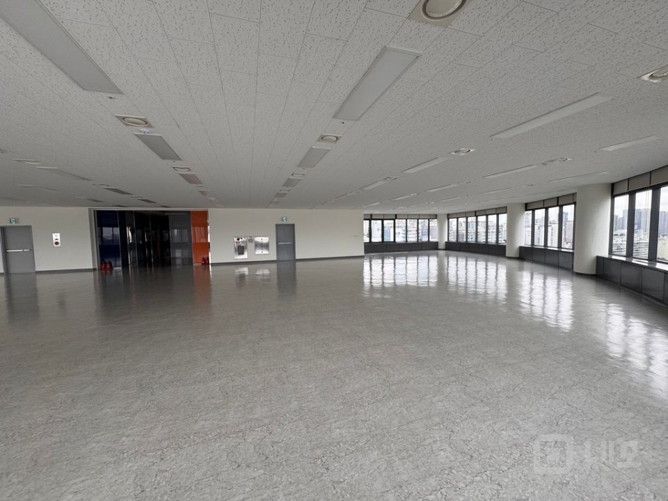 한강뷰 가성비 최고의 사무실 최고층 주차편리 강변북로 앞 매물의 6번째 사진