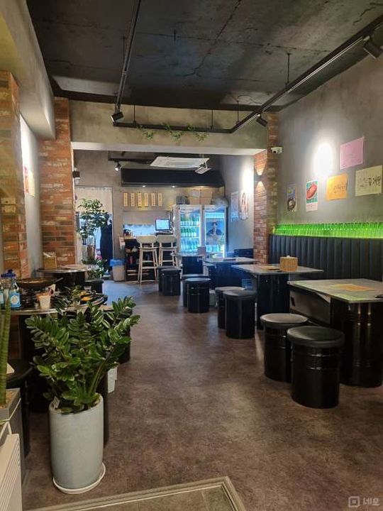 화곡동 복합상권에 위치한 실내포차 매물의 2번째 사진