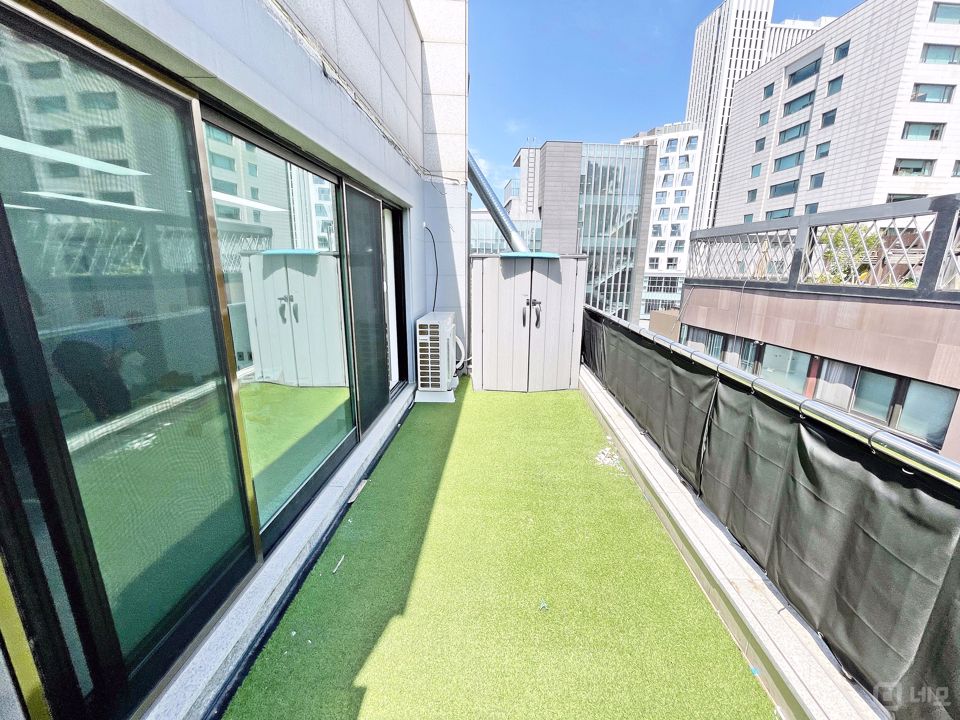 🟧신사역 초역세권 단독테라스 소형사무실 엘베O 백만원대 사무실 최강 매물의 2번째 사진