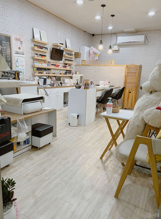 야탑역 역세권, 야탑동 번화가에 위치한 네일샵 매물의 2번째 사진