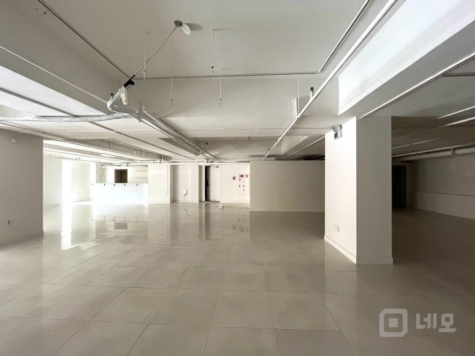 현황 1층, 한남오거리, 한남더힐 고급 상권, 무권리, 인테리어 완 매물의 5번째 사진