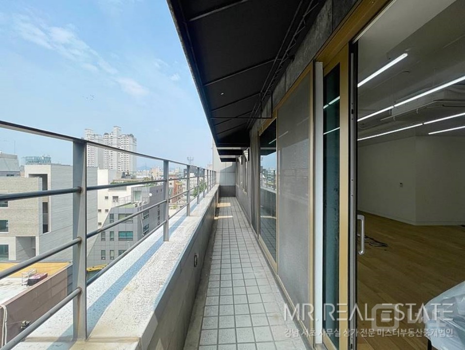 도산공원사거리.단독테라스有.내부복층.발렛가능 매물의 9번째 사진