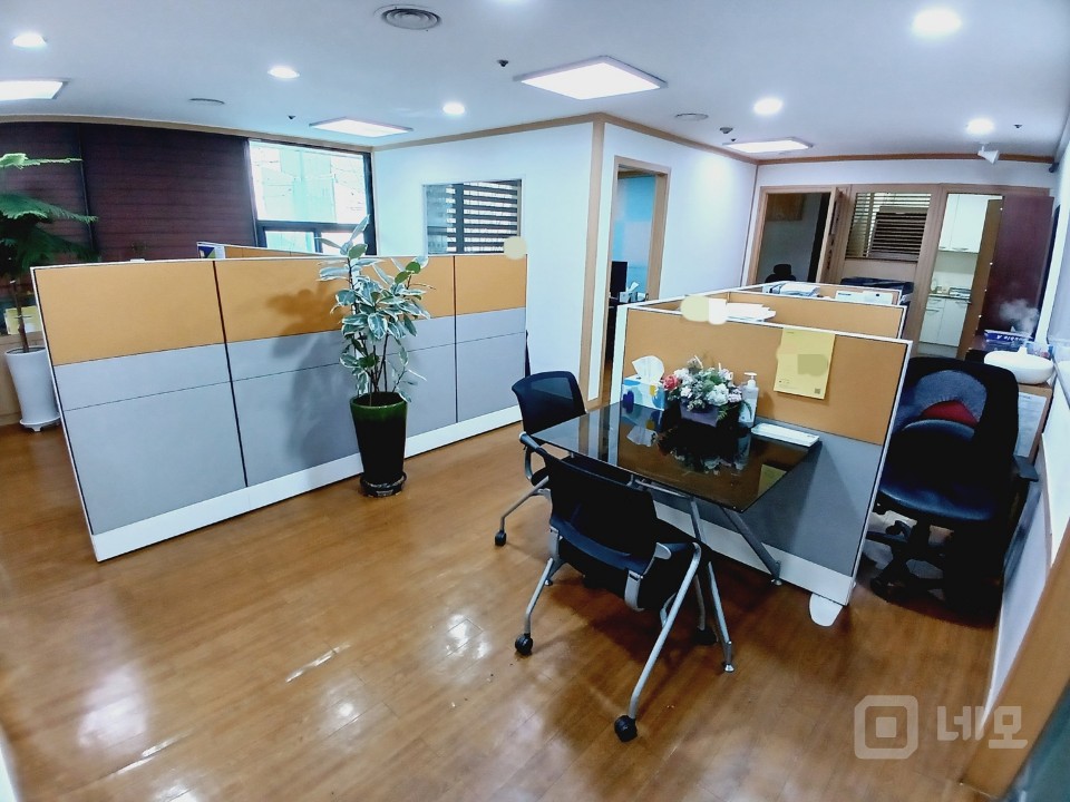 신논현역 도보 4분, 넓은 사무실 (근린생활시설) 매물의 3번째 사진