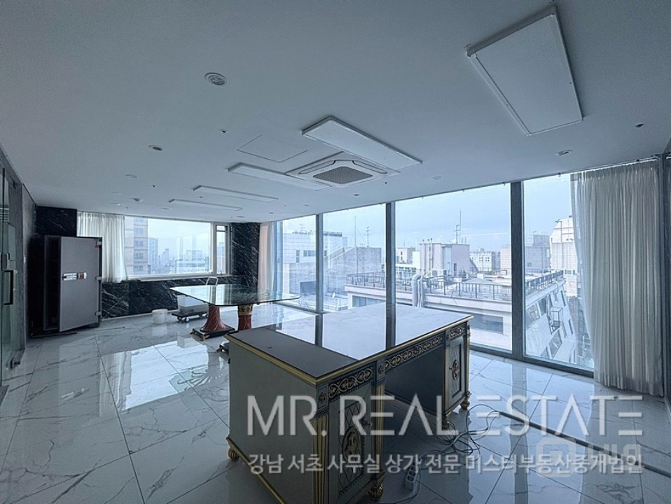 도산대로변건물.고층뷰.교통편우수.내외관컨디션ACE 매물의 9번째 사진