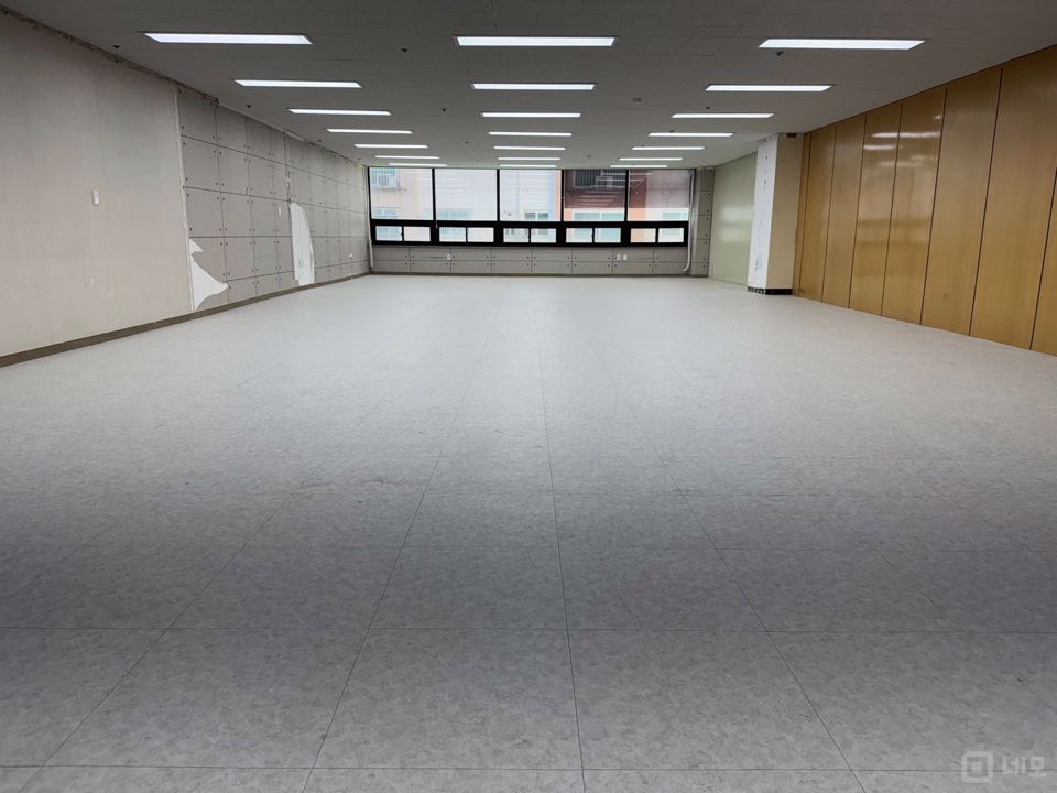 예술회관역 인근, 즉시입주가능한 6층 사무실 임대 매물의 1번째 사진