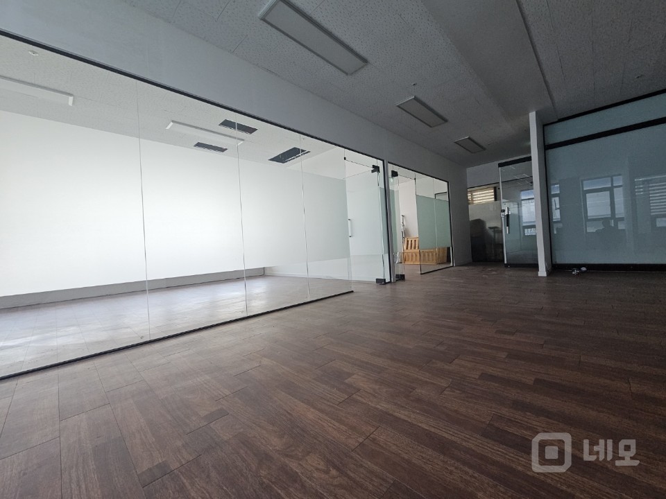 전용면적 51p. 상업지구 유동인구 많은 상가입니다. 자주식주차. 매물의 7번째 사진