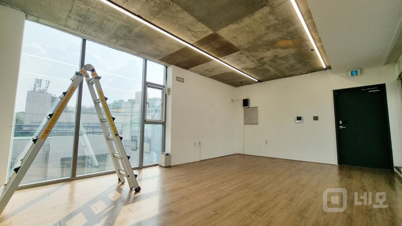 조용한 입지 환경 신축급 외관 확 트인 개방감 좋은 공간 매물의 3번째 사진