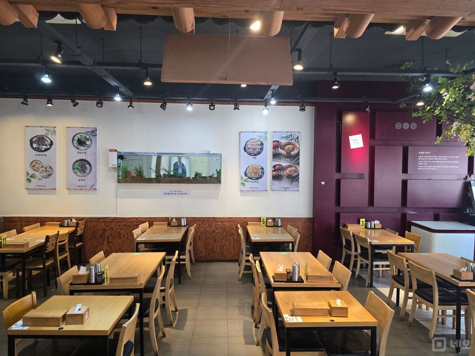 오피스상권에 위치한 식당입니다 매물의 1번째 사진