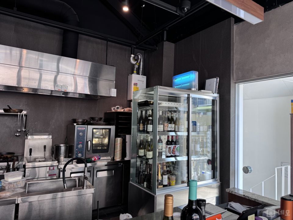 성수동 성수역 역세권, SNS 핫플레이스, 개방감 좋은 요리주점 매물의 5번째 사진