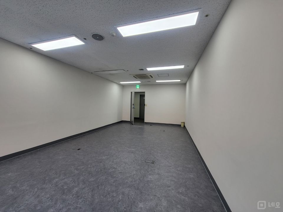 급월세,실제사무실사진,완전저렴, 전용 11, 올수리된 조용한 통사무실  매물의 7번째 사진