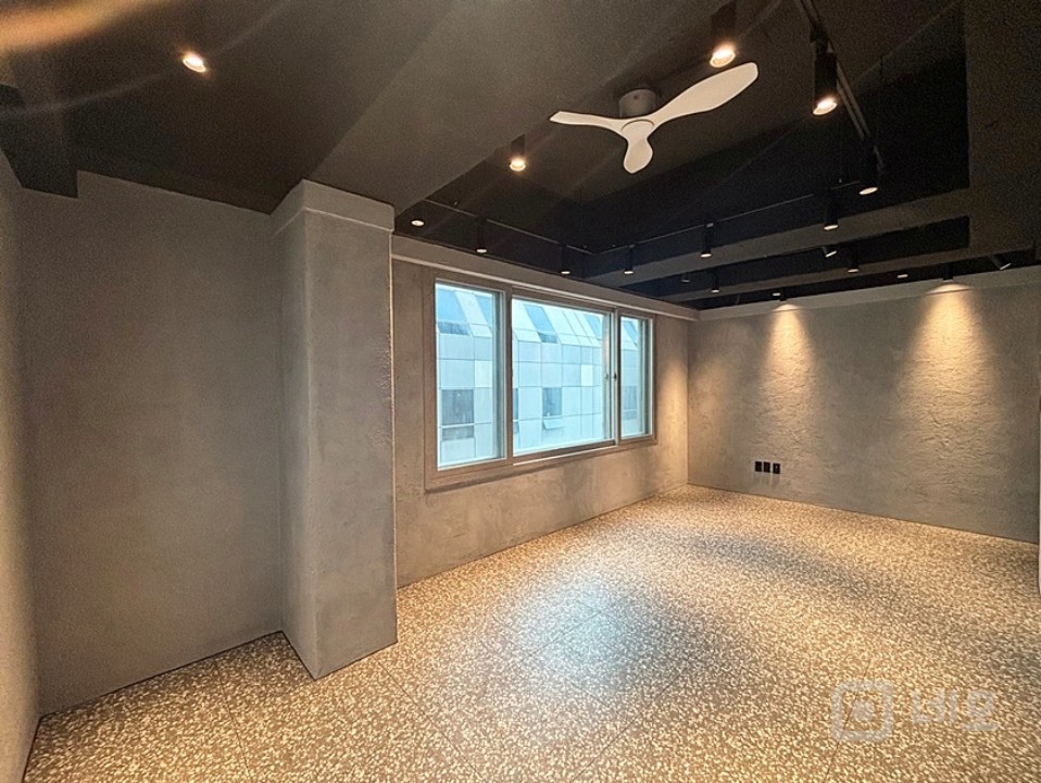 실사진 역삼역4분 풀옵션 엘베 사업자가능 자주식주차 매물의 3번째 사진