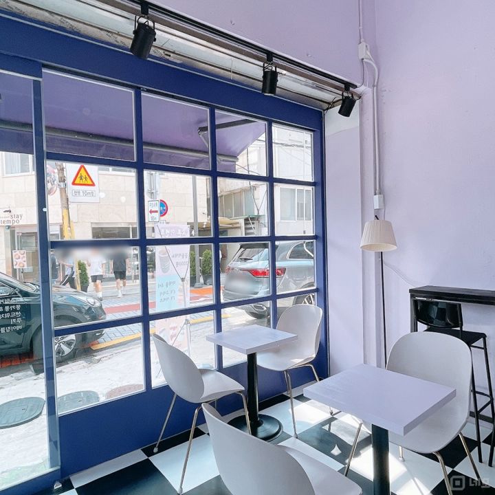 회기동 유동인구 많은 골목에 위치한 제과점 매물의 1번째 사진