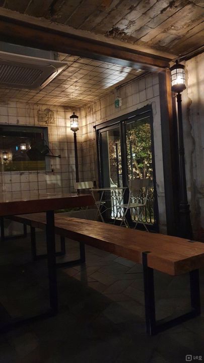 인테리어 및 시설이 깨끗한 성북동 베이커리 매물의 3번째 사진