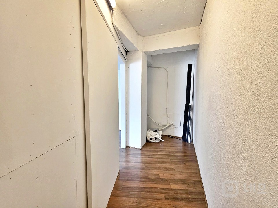 ✅ 장난 아닌 채광 ✅ 장난 아닌 가성비 ✅ 신사동에 이런 곳이? 매물의 8번째 사진