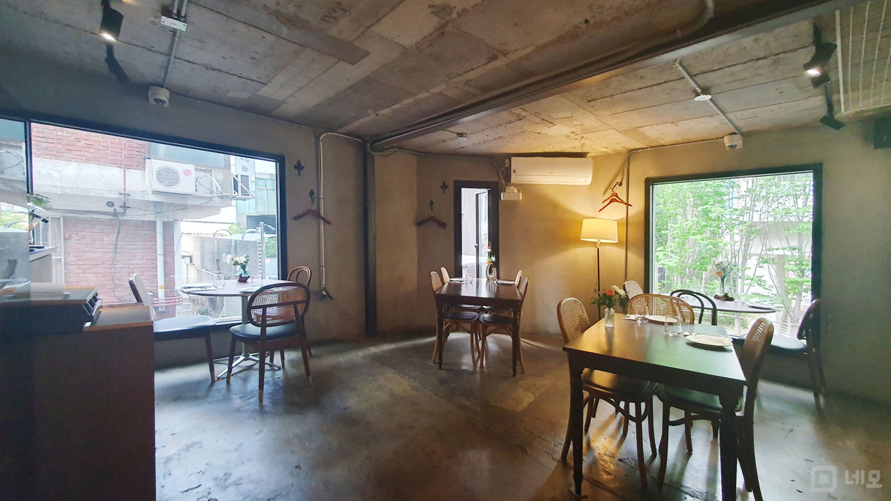 아담하고 세련된 와인바 매물의 10번째 사진