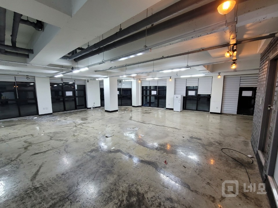 NEW 유동많은 삼성단지 전체통유리  매물의 2번째 사진