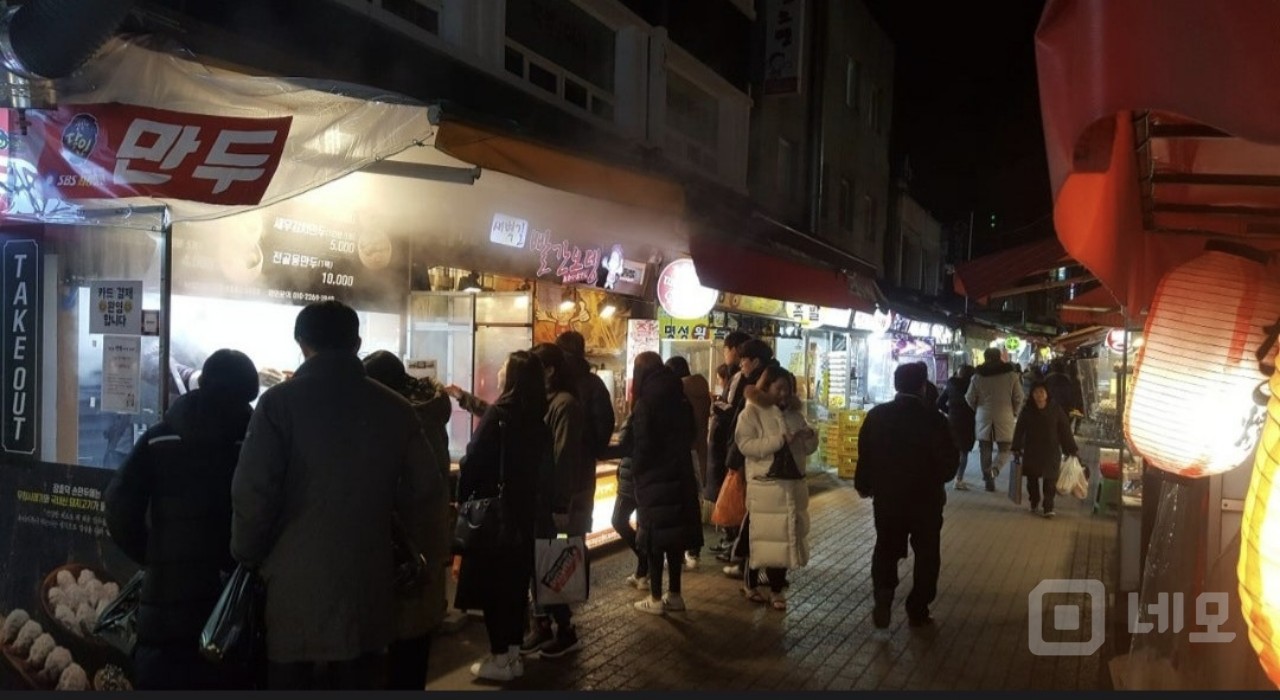 유동인구 많은 인헌시장 메인자리에 위치한 유명맛집 점포 매매 합니다 매물의 6번째 사진