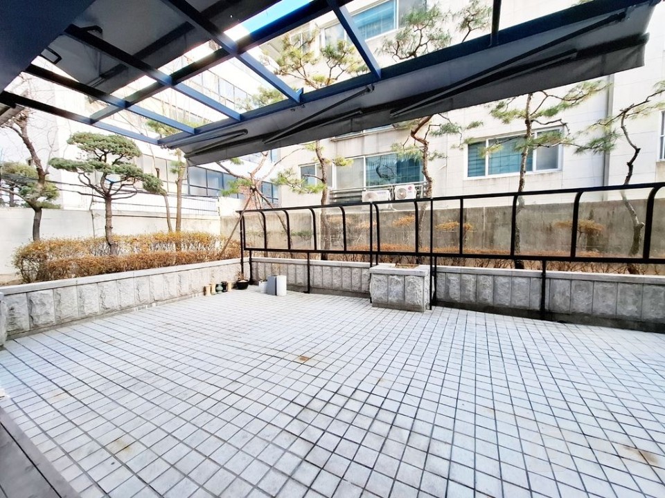 [홍대입구역 인근] 1층 대형 상가 — 갤러리·브랜드숍 최적 입지! 매물의 9번째 사진