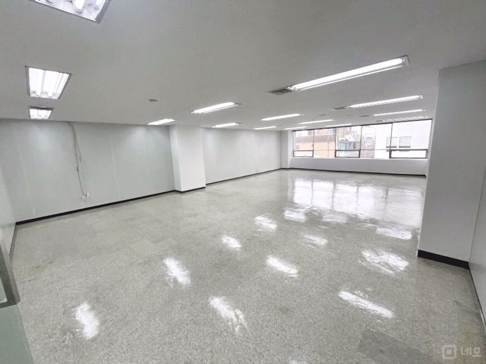 학동역 도보 3분거리 역세권 쾌적하고 깔끔한 사무실 임대 매물의 4번째 사진