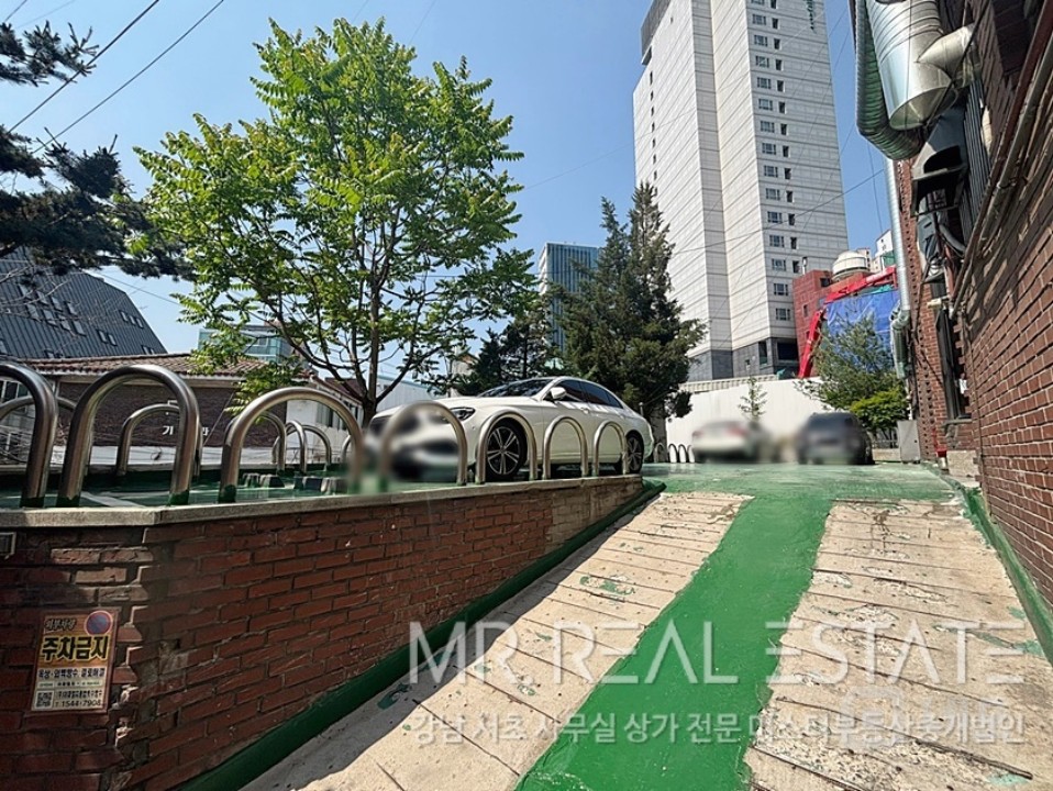 청담역1분 초역세권.빠른계약예상.S급컨디션.주차무료1대 매물의 10번째 사진