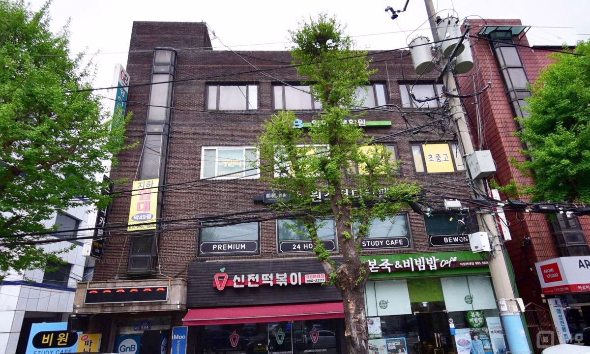 4.19민주묘지역 초역세권, 대로변 위치, 깔끔한 인테리어의 독서실 매물의 7번째 사진