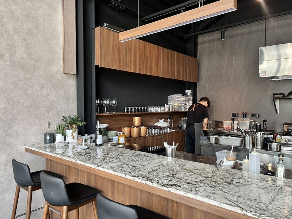 성수동 성수역 역세권, SNS 핫플레이스, 개방감 좋은 요리주점 매물의 3번째 사진