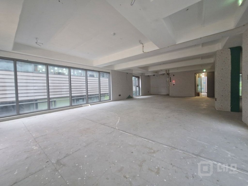 🔥 강남 핵심 번화가 3층, 인기 맛집 위 상권 시너지 최강 입지! 매물의 4번째 사진