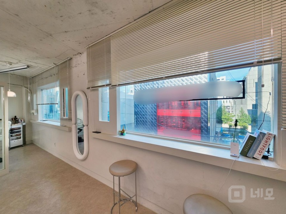 💄신사 세로수길 채광 좋은 뷰티샵💄 매물의 2번째 사진